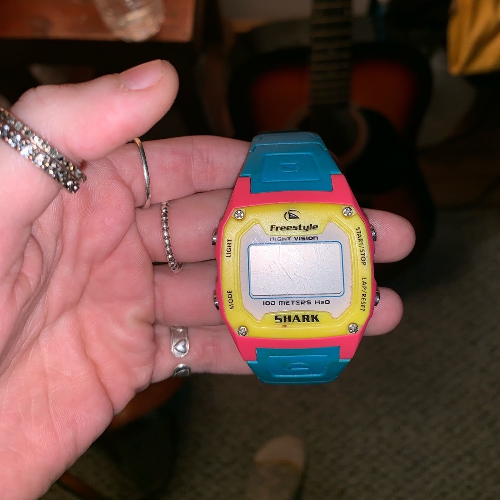💗💙💛 Pink/blue/yellow shark watch✨